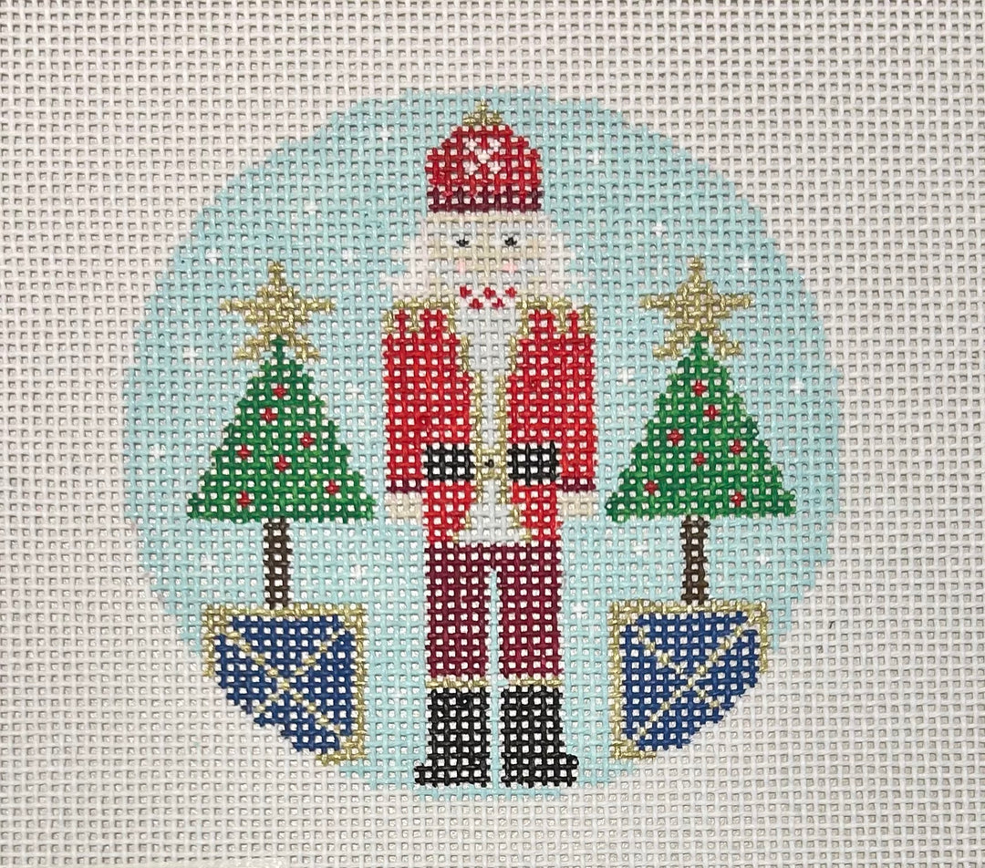 SANTA NUTCRACKER ROUND