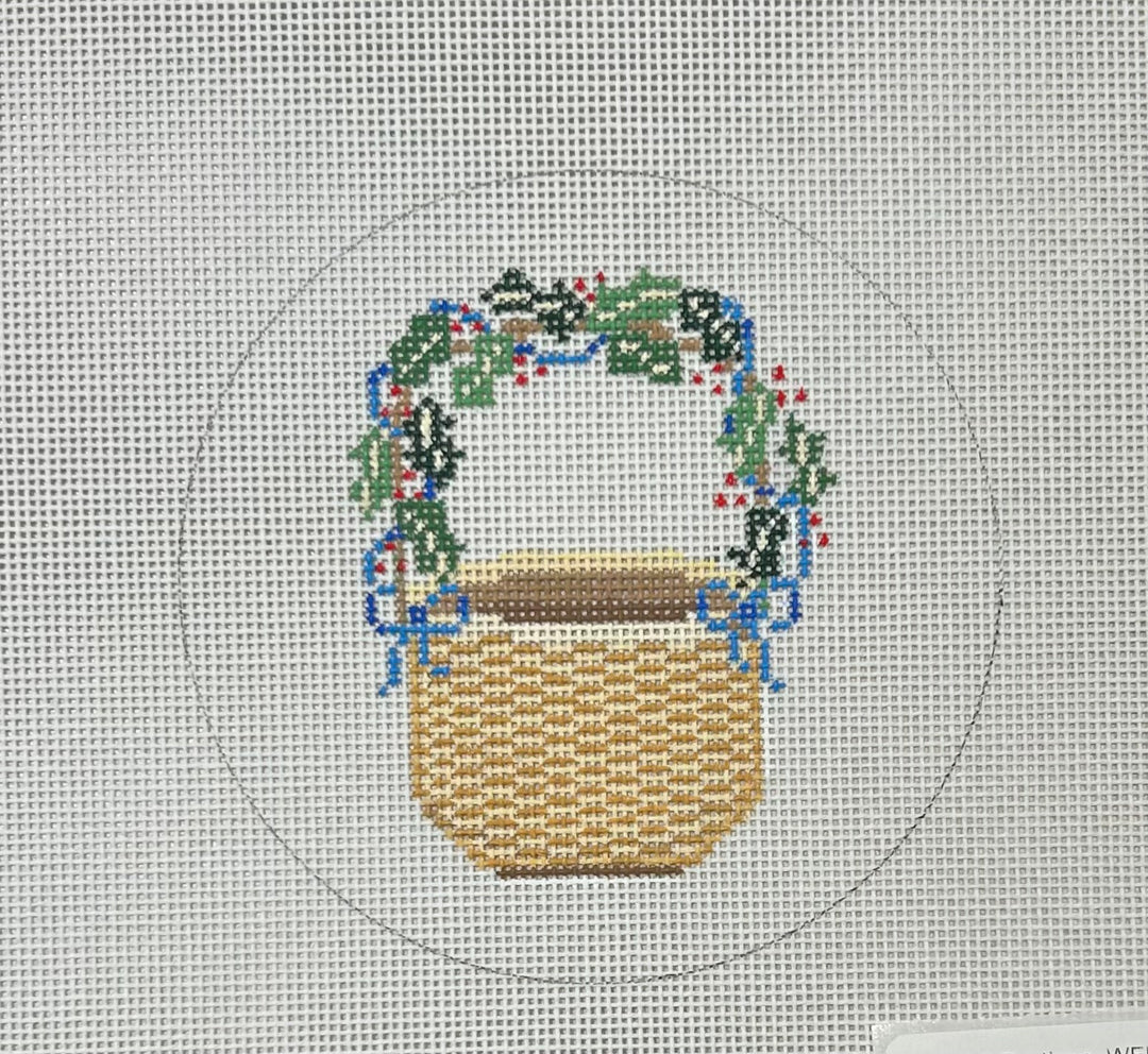 NANTUCKET BASKET WITH HOLLY ORN