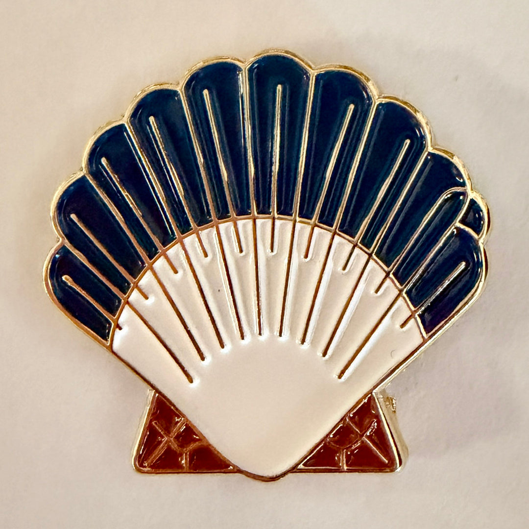 SCALLOP SHELL NEEDLE MINDER