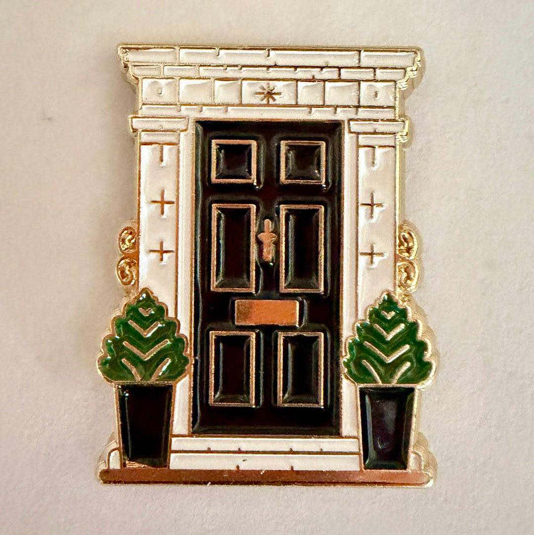 BEACON HILL DOORWAY WHITE NEEDLE MINDER