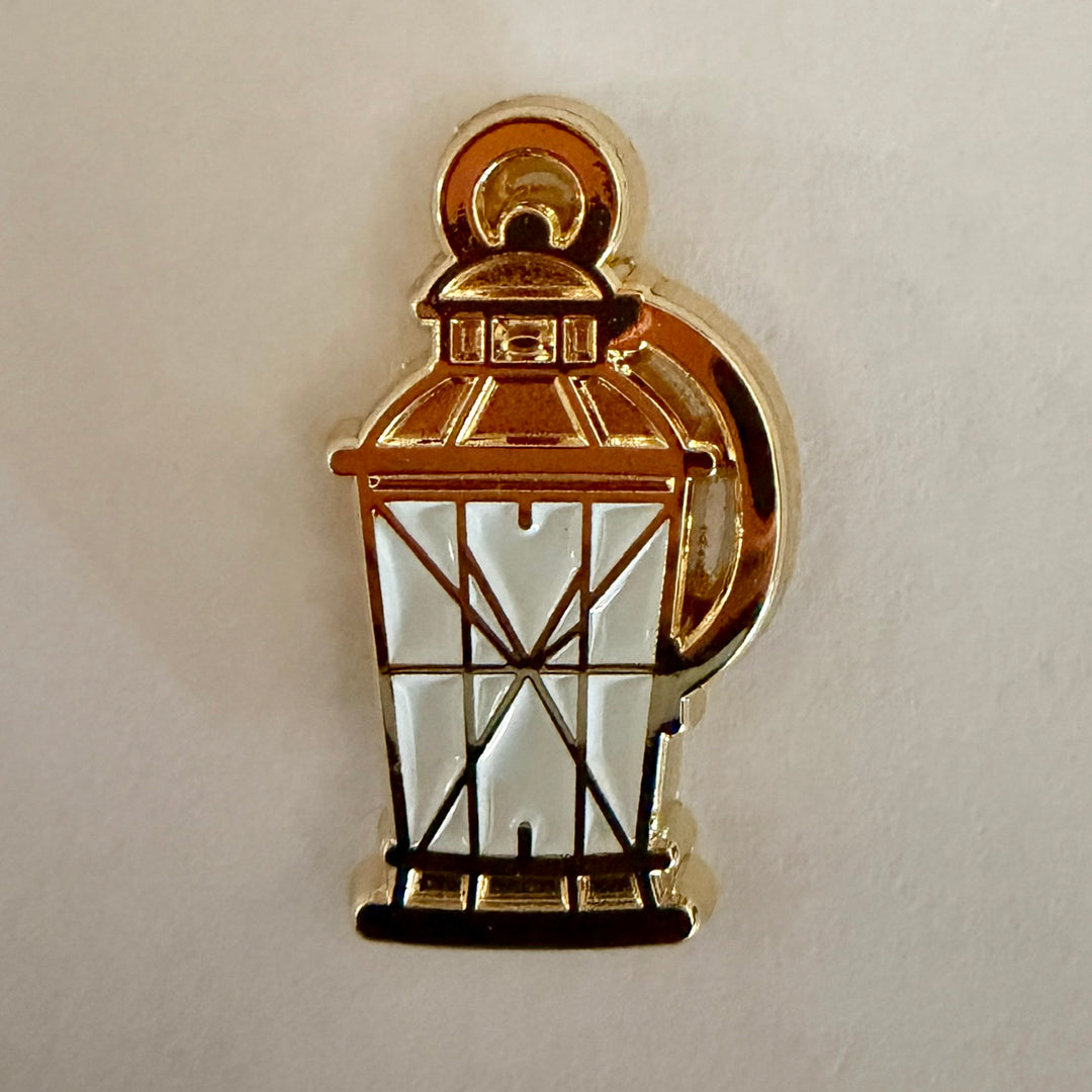 LANTERN NEEDLE MINDER