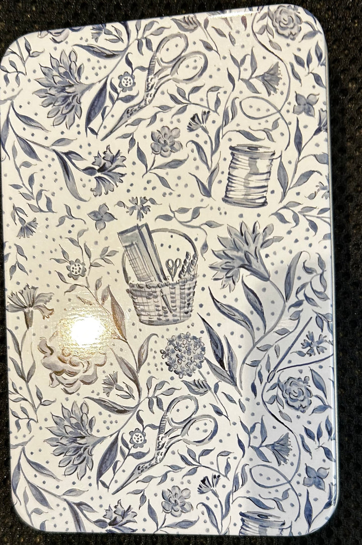 NEEDLEPOINT PRINT TIN BOX W/ MAGNET - BLUE