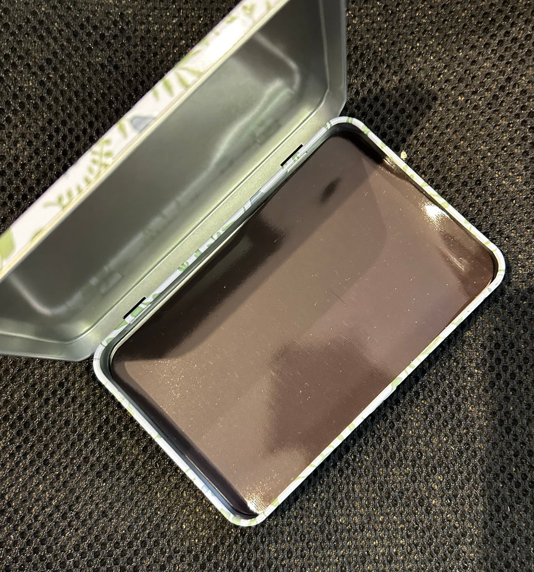PRINTED TIN BOX W/ MAGNET - GREEN PAISLEY