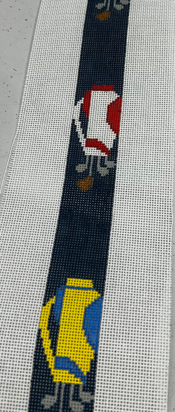 GOLF BAGS ON NAVY BELT